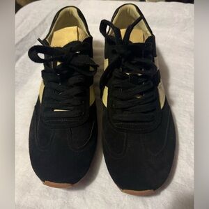 Vince Black and Cream Casual Sneakers women’s shoes Size 9M